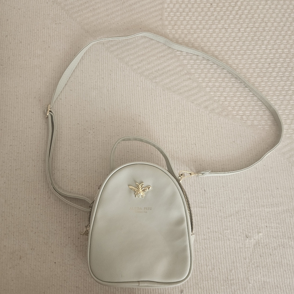 Light green crossbody purse